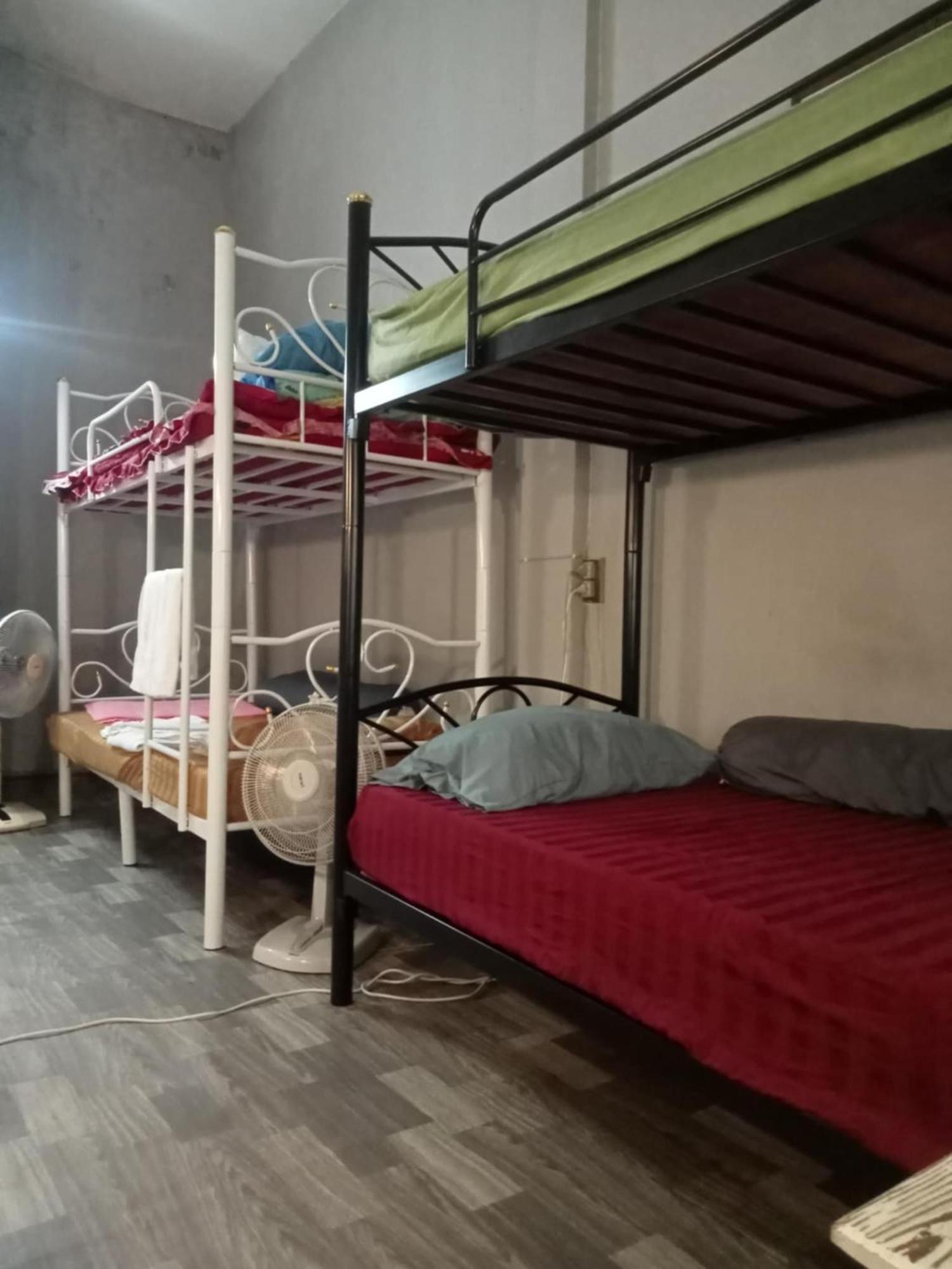 Appartement Bang Lumphu House&Bistro à Bangkok Extérieur photo